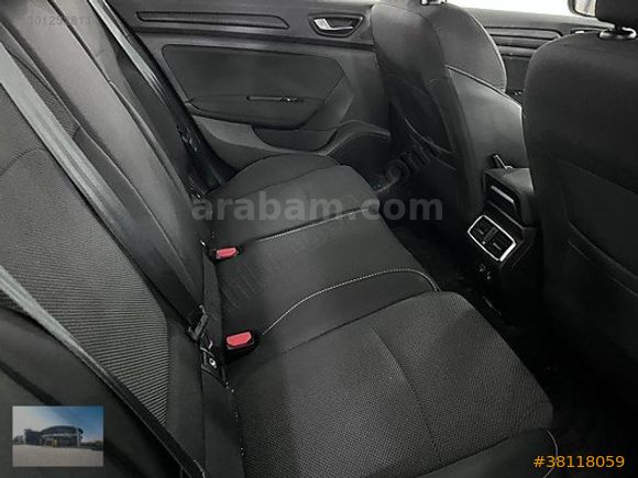 2025 Megane Sedan 1.3 TCe Touch EDC / 17.601 KM "%0,79 KREDİ"