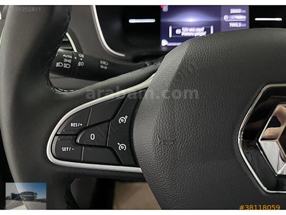 2025 Megane Sedan 1.3 TCe Touch EDC / 17.601 KM "%0,79 KREDİ"