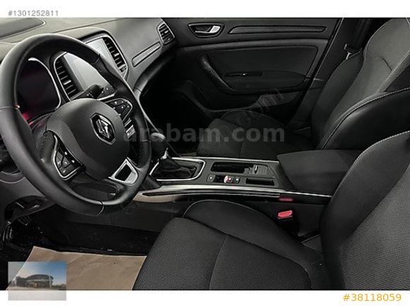 2025 Megane Sedan 1.3 TCe Touch EDC / 17.601 KM "%0,79 KREDİ"