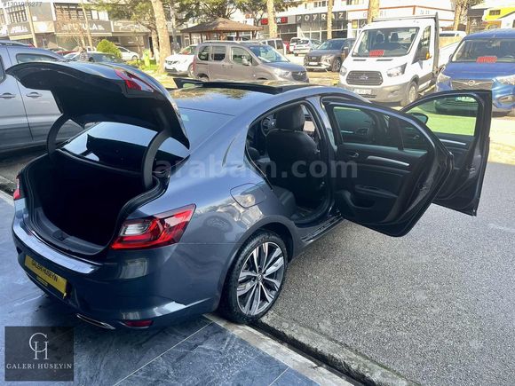 2025 RENAULT MEGANE CAM TAVAN HATASIZ 1.5 Blue dCi