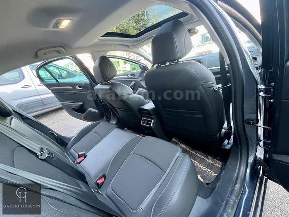 2025 RENAULT MEGANE CAM TAVAN HATASIZ 1.5 Blue dCi