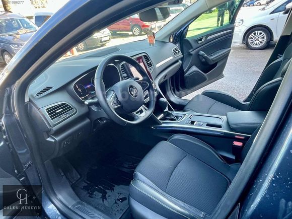 2025 RENAULT MEGANE CAM TAVAN HATASIZ 1.5 Blue dCi