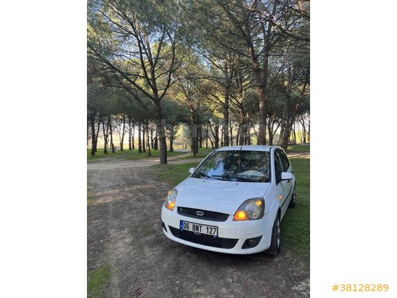 Sahibinden Ford Fiesta 1.4 TDCi Comfort 2008 Model  258.000 km Beyaz