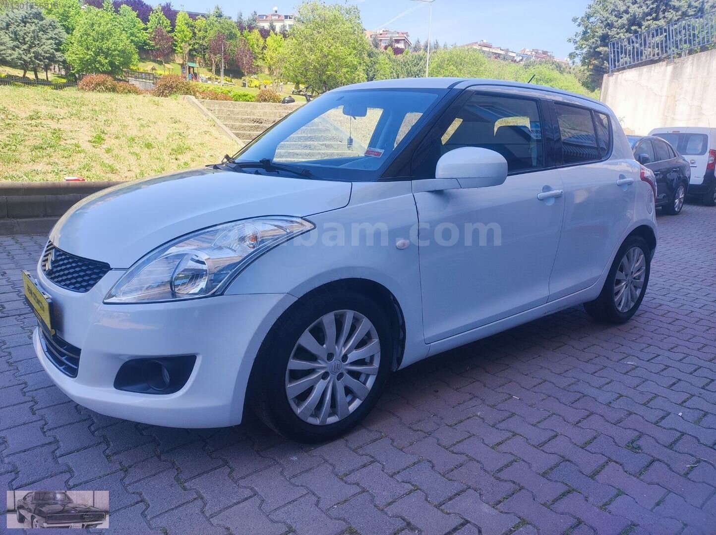 Galeriden Suzuki Swift 1.2 GL 2012 Model İstanbul 110.000 km Beyaz 3