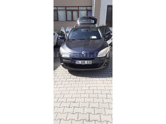 MEMURDAN ORJİNAL  1.6  6 İLERİ VİTES 155000 KM TEMİZ AVRUPA ÜRETİM MEGANE 3