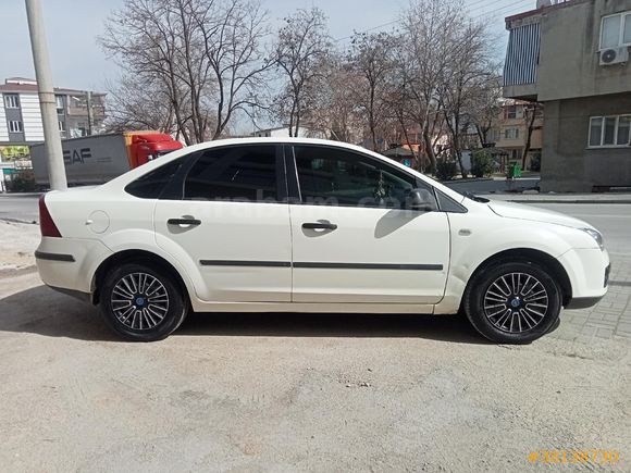 Sahibinden Ford Focus 1.6 TDCi Trend 2006 Model  390.000 km Beyaz