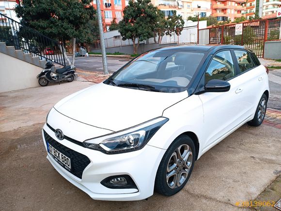 Sahibinden Hyundai i20 1.4 MPI Style Design 2019 Model  42.000 km Beyaz