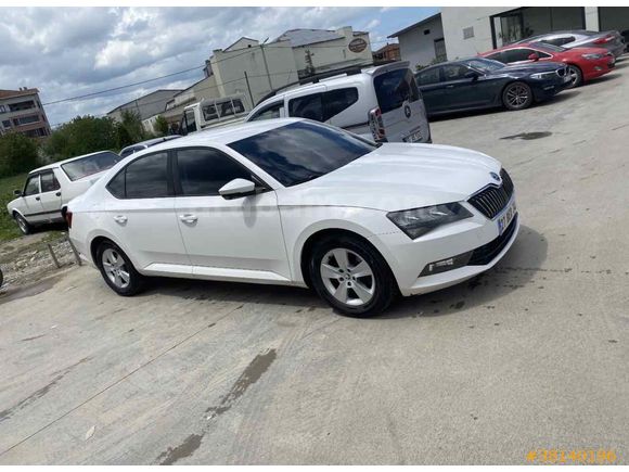 Sahibinden Skoda SuperB 1.4 TSI Active 2016 Model  136000km Beyaz