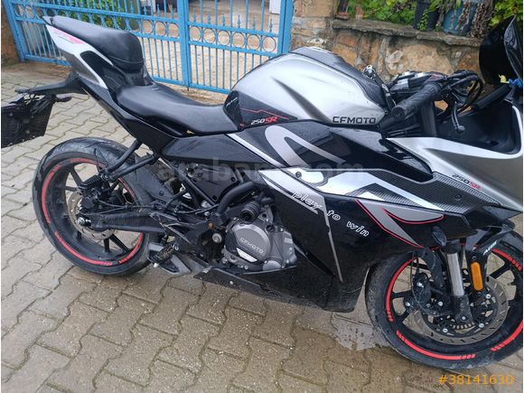 CFmoto 250SR
