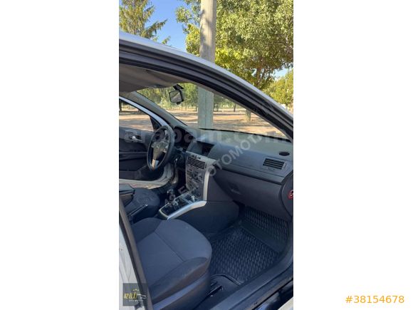Opel Astra 1.6 Essentia Konfor 2012 Model