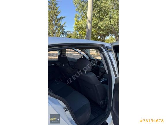 Opel Astra 1.6 Essentia Konfor 2012 Model