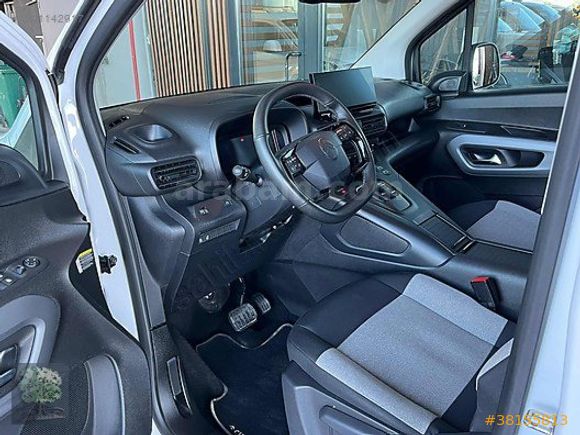 ÇINAR'DAN 2025 MODEL BERLİNGO MAX CAM TAVAN HATASIZ %20 KDV'Lİ