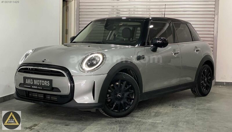 Galeriden Mini Cooper 1.5 Signature 2023 Model Antalya 28.000 km Gri