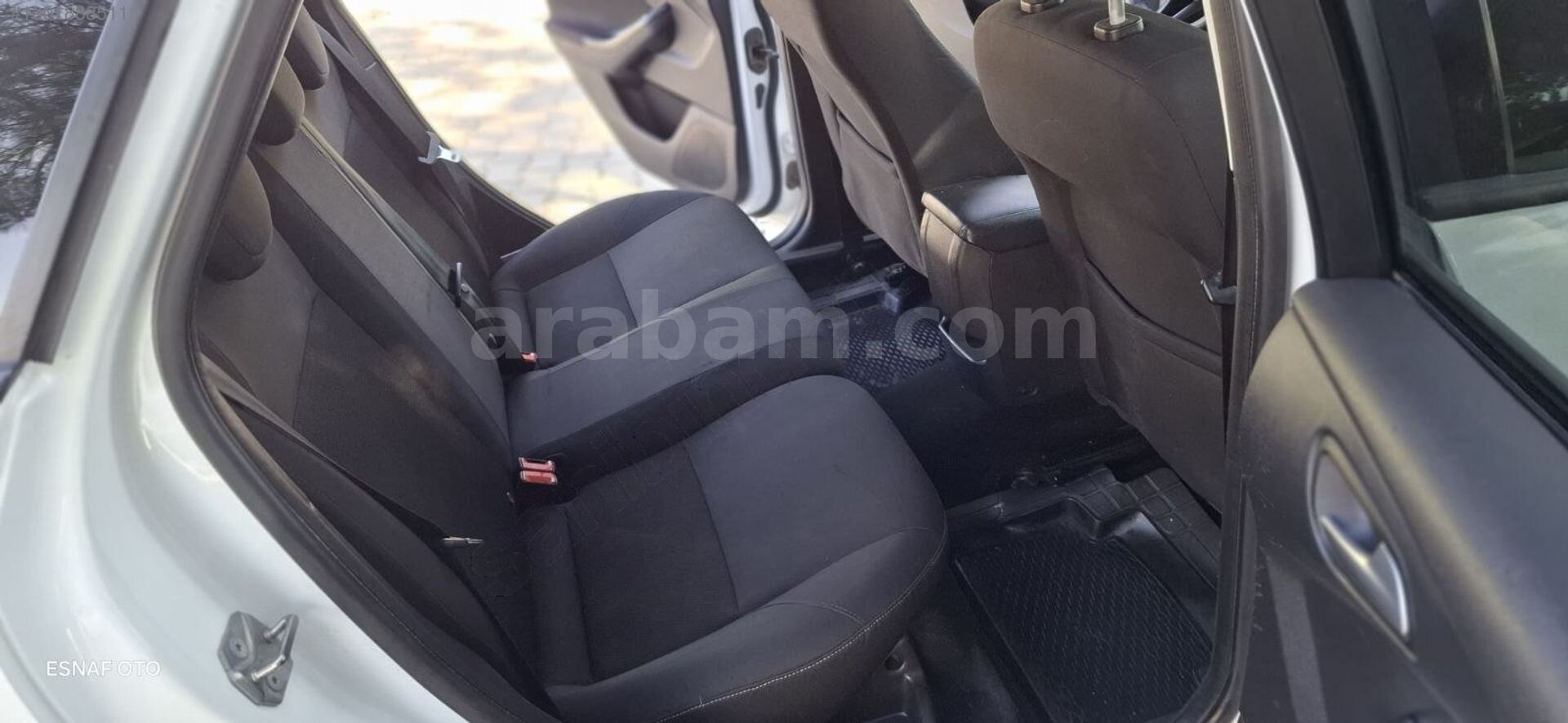 Galeriden Ford Focus 1.6 TDCi Trend X 2017 Model İzmir 250.000 km Beyaz 5