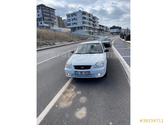 Sahibinden Hyundai Accent 1.3 Admire 2004 Model  2905000 km Beyaz