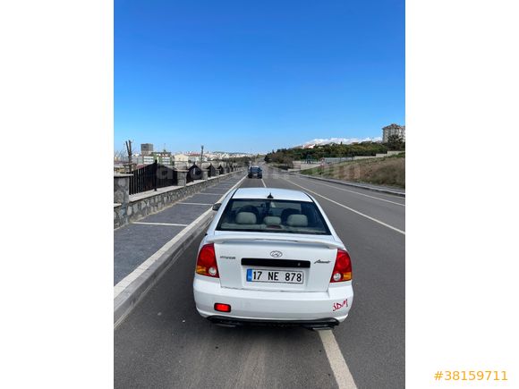 Sahibinden Hyundai Accent 1.3 Admire 2004 Model  2905000 km Beyaz