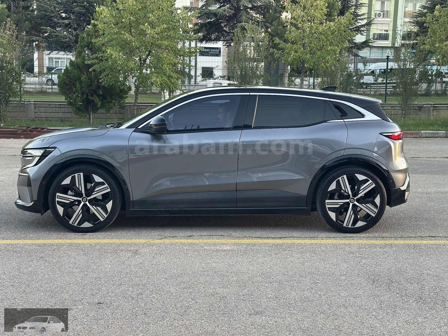 Galeriden Renault Megane E-Tech Iconic 2023 Model Isparta 25.000 km Gri 5