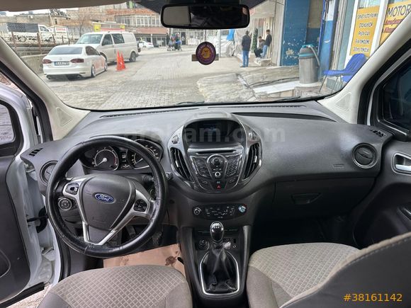 Sahibinden Ford Tourneo Courier 1.6 TDCi Titanium Plus 2014 Model