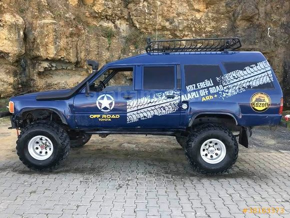 Kapalı Kasa 7 Kişilik,Turbolu,Hidrolik Direksiyonlu Hilux 2.4 D 1986 Model 4*4  