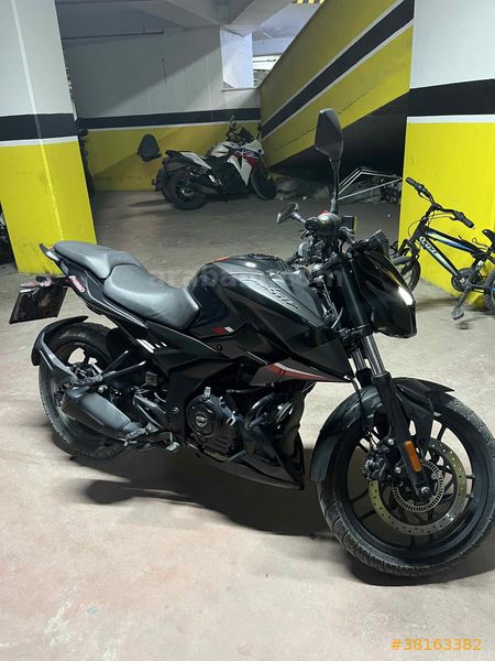 Sahibinden Bajaj Pulsar N 250 2023 Model İstanbul 17.000 km Siyah