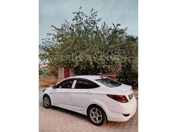 Sahibinden Hyundai Accent Blue 1.4 CVVT Mode 2011 Model
