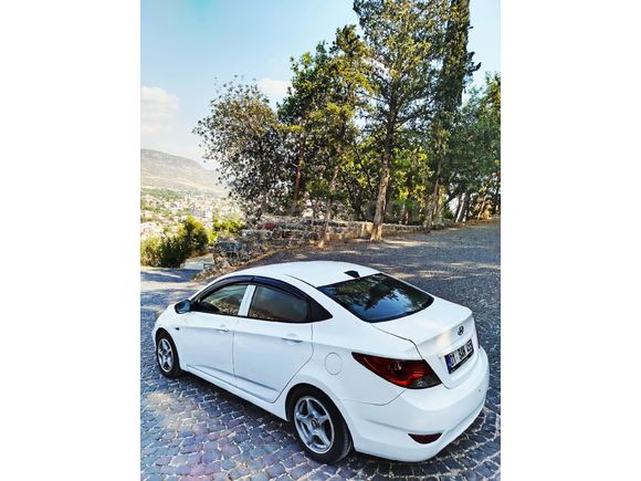 Sahibinden Hyundai Accent Blue 1.4 CVVT Mode 2011 Model