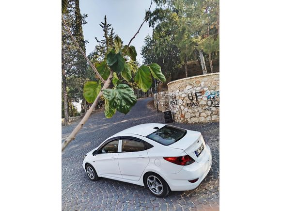 Sahibinden Hyundai Accent Blue 1.4 CVVT Mode 2011 Model