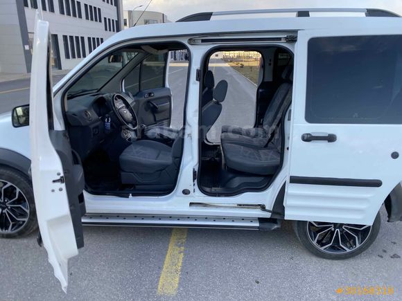 Galeriden Ford Tourneo Connect 1.8 TDCI Deluxe 2011 Model Malatya