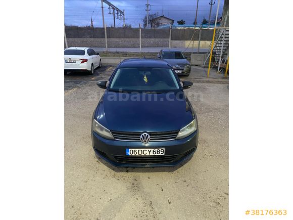 Sahibinden Volkswagen Jetta 1.6 TDi Trendline 2011 Model  280.000 km Lacivert