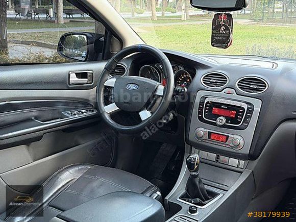 FORD FOCUS 1.6 TDCİ TİTANİUM-X 2010 MODEL CAM GİBİ