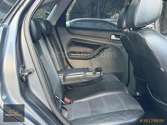 FORD FOCUS 1.6 TDCİ TİTANİUM-X 2010 MODEL CAM GİBİ