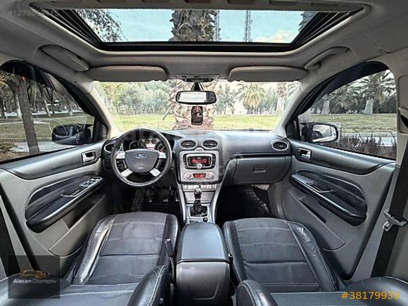 FORD FOCUS 1.6 TDCİ TİTANİUM-X 2010 MODEL CAM GİBİ