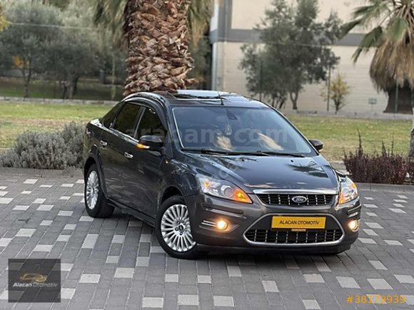 FORD FOCUS 1.6 TDCİ TİTANİUM-X 2010 MODEL CAM GİBİ