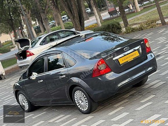 FORD FOCUS 1.6 TDCİ TİTANİUM-X 2010 MODEL CAM GİBİ