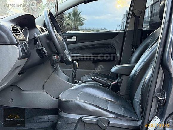 FORD FOCUS 1.6 TDCİ TİTANİUM-X 2010 MODEL CAM GİBİ
