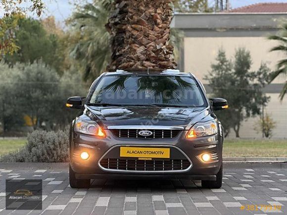 FORD FOCUS 1.6 TDCİ TİTANİUM-X 2010 MODEL CAM GİBİ