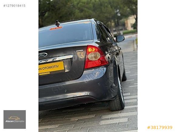FORD FOCUS 1.6 TDCİ TİTANİUM-X 2010 MODEL CAM GİBİ
