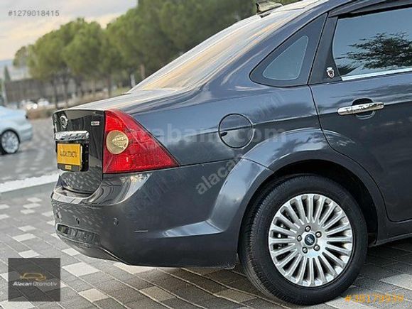 FORD FOCUS 1.6 TDCİ TİTANİUM-X 2010 MODEL CAM GİBİ