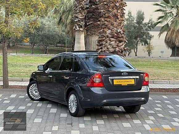 FORD FOCUS 1.6 TDCİ TİTANİUM-X 2010 MODEL CAM GİBİ