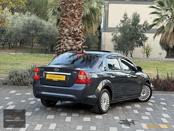 FORD FOCUS 1.6 TDCİ TİTANİUM-X 2010 MODEL CAM GİBİ