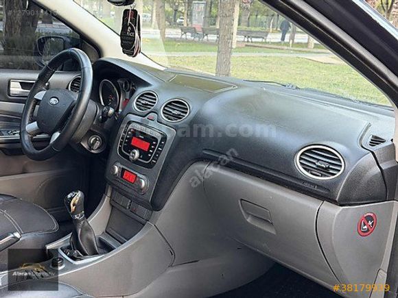 FORD FOCUS 1.6 TDCİ TİTANİUM-X 2010 MODEL CAM GİBİ
