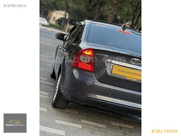 FORD FOCUS 1.6 TDCİ TİTANİUM-X 2010 MODEL CAM GİBİ