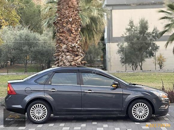FORD FOCUS 1.6 TDCİ TİTANİUM-X 2010 MODEL CAM GİBİ