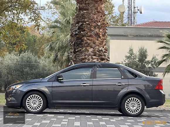 FORD FOCUS 1.6 TDCİ TİTANİUM-X 2010 MODEL CAM GİBİ