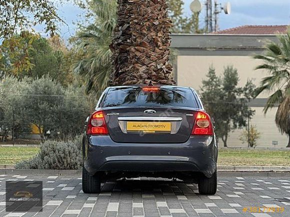 FORD FOCUS 1.6 TDCİ TİTANİUM-X 2010 MODEL CAM GİBİ