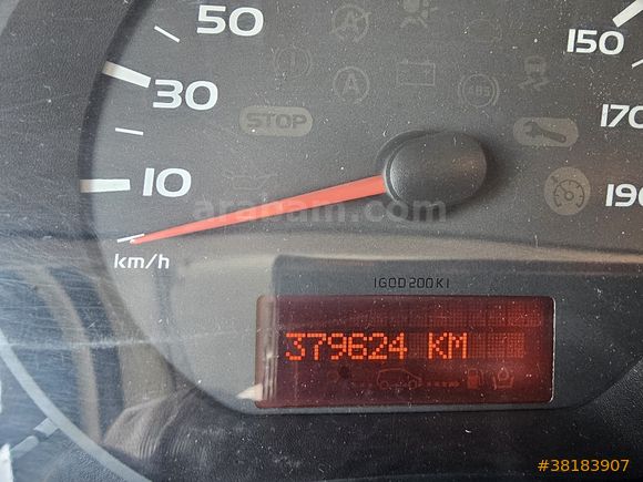 PARILTI OTO'DAN 2017 MASTER TENTELİ KAPALI KASA ARKADA ÇEKİŞLİ