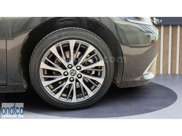 BYD-TOYOTA ONATÇA'DAN 2020 LEXUS ES 300h EXECUTİVE e-CVT