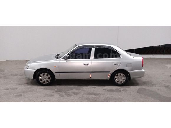 Sahibinden Hyundai Accent 1.3 LX 2000 Model  171000 km Gri