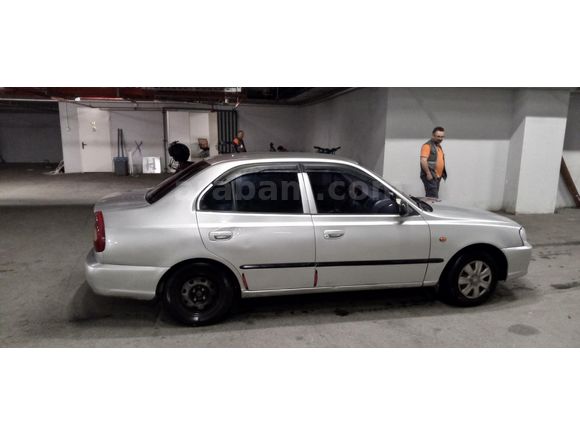 Sahibinden Hyundai Accent 1.3 LX 2000 Model  171000 km Gri