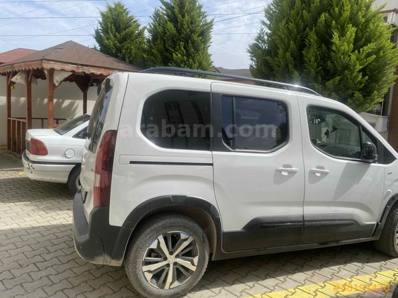 Sahibinden Peugeot Rifter 1.5 BlueHDI GT 2023 Model Kocaeli 45.000 km Beyaz